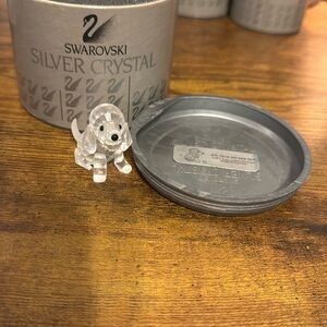 Swarovski Beagel puppy sitting with box